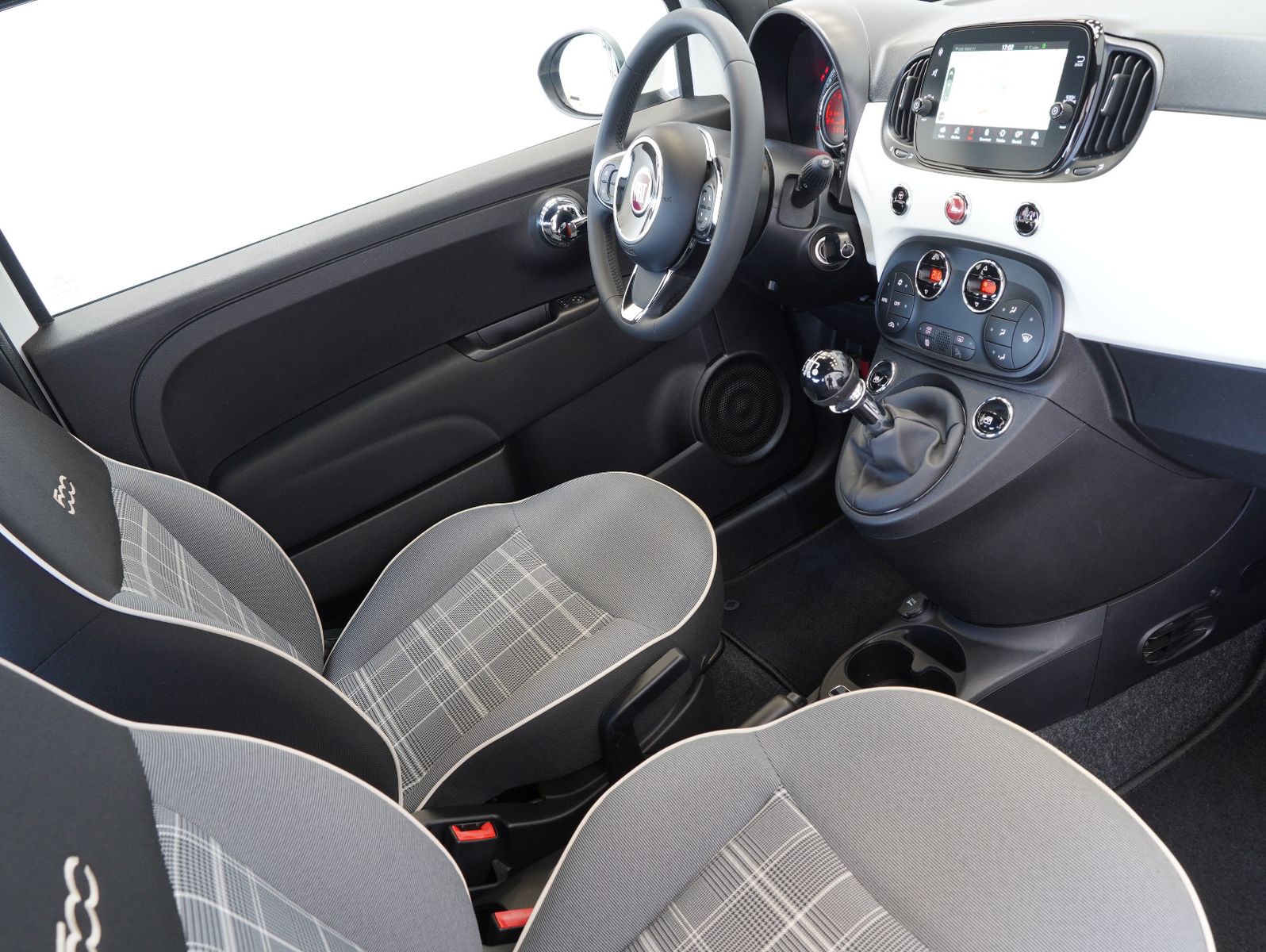 Fahrzeugabbildung Fiat 1.0 Mild Hybrid Lounge PDC/NAVI/CARPLAY