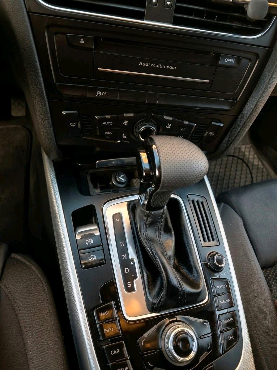 Audi A4 2011 — photo 12