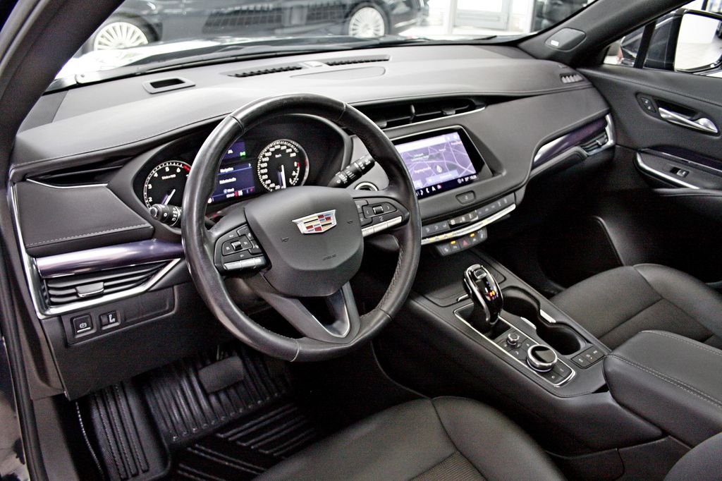 Cadillac XT4 350T AWD LUXURY PANO KAMERA TOTW SPUR BOSE