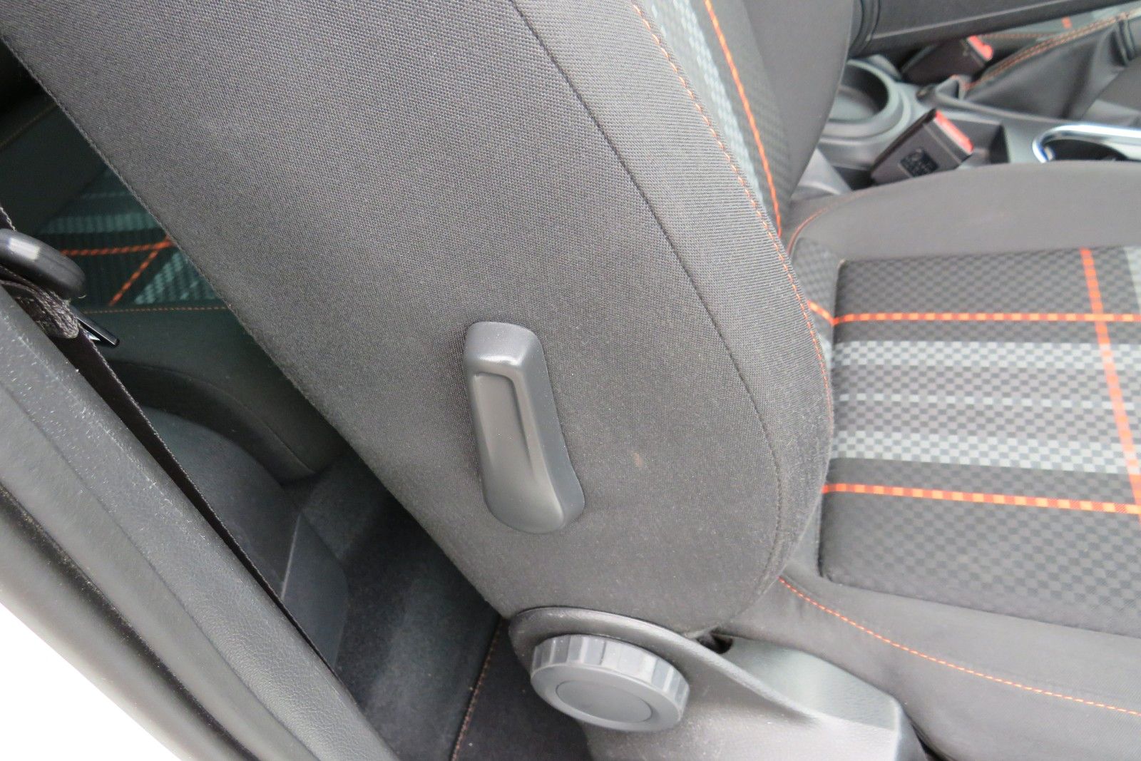 Fahrzeugabbildung Volkswagen Beetle Lim. Club XENON NAVI APP-CONNECT PDC 18`