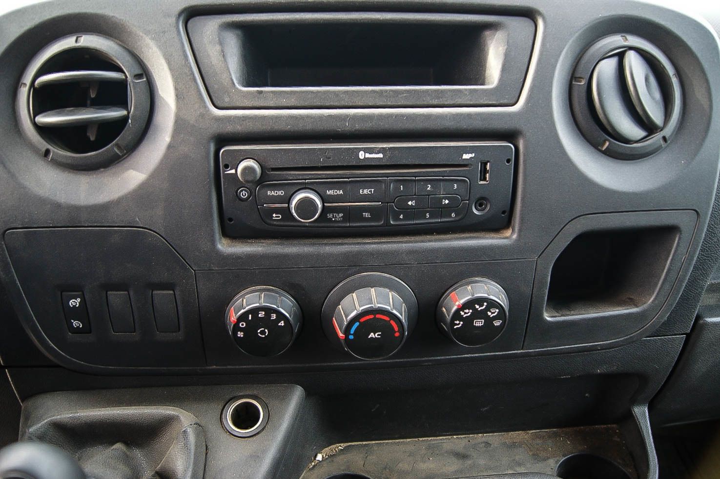 Fahrzeugabbildung Nissan NV400 Kastenwagen L4H2 4,5t COMFORT KLIMAANLAGE