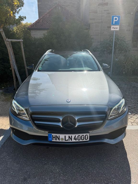 Image of Mercedes-Benz E 220