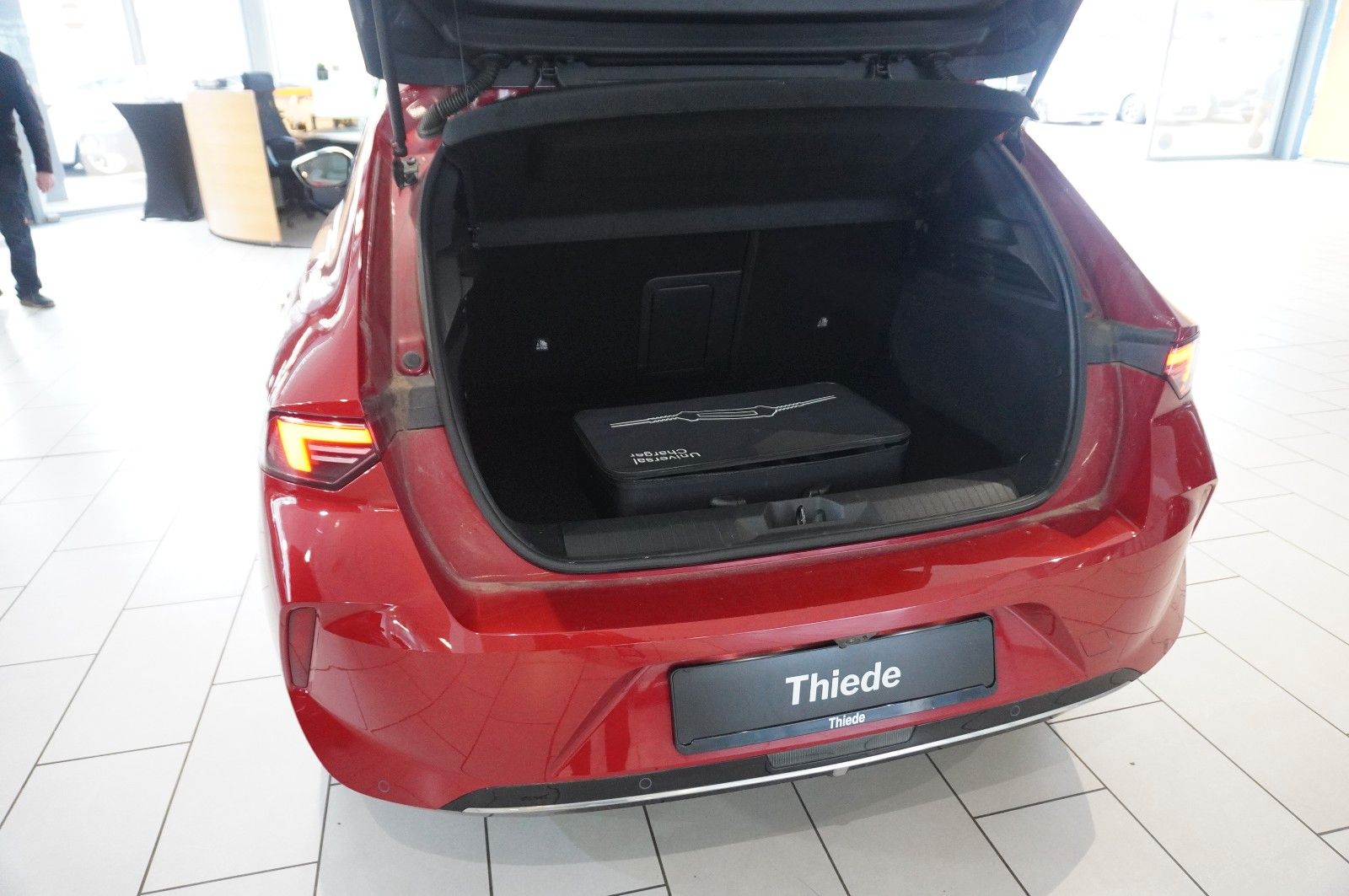 Fahrzeugabbildung Opel Astra L Lim. 1.6 HYBRID ELEGANCE NAVI/LED/KAMERA