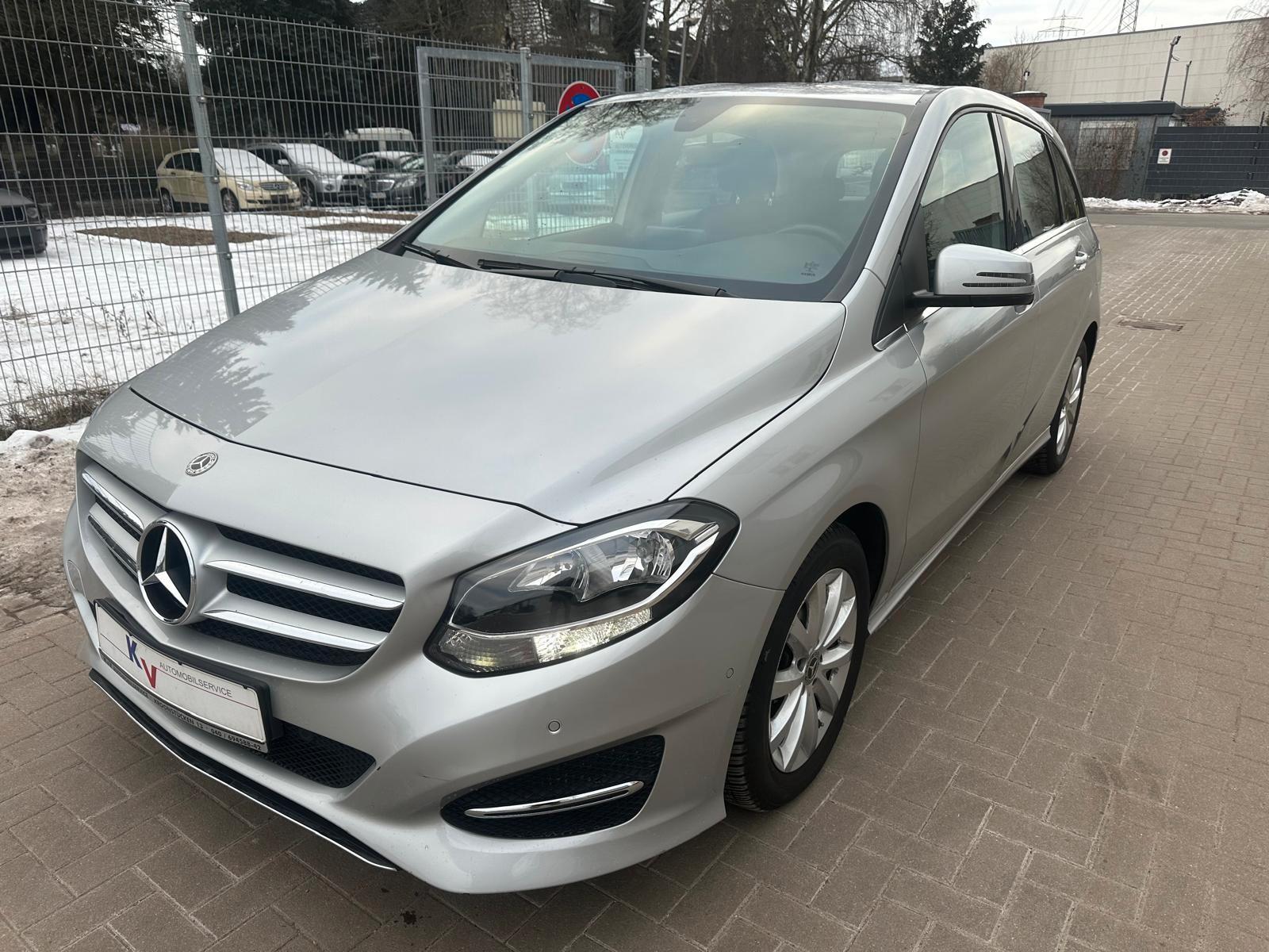 Mercedes-Benz B 180