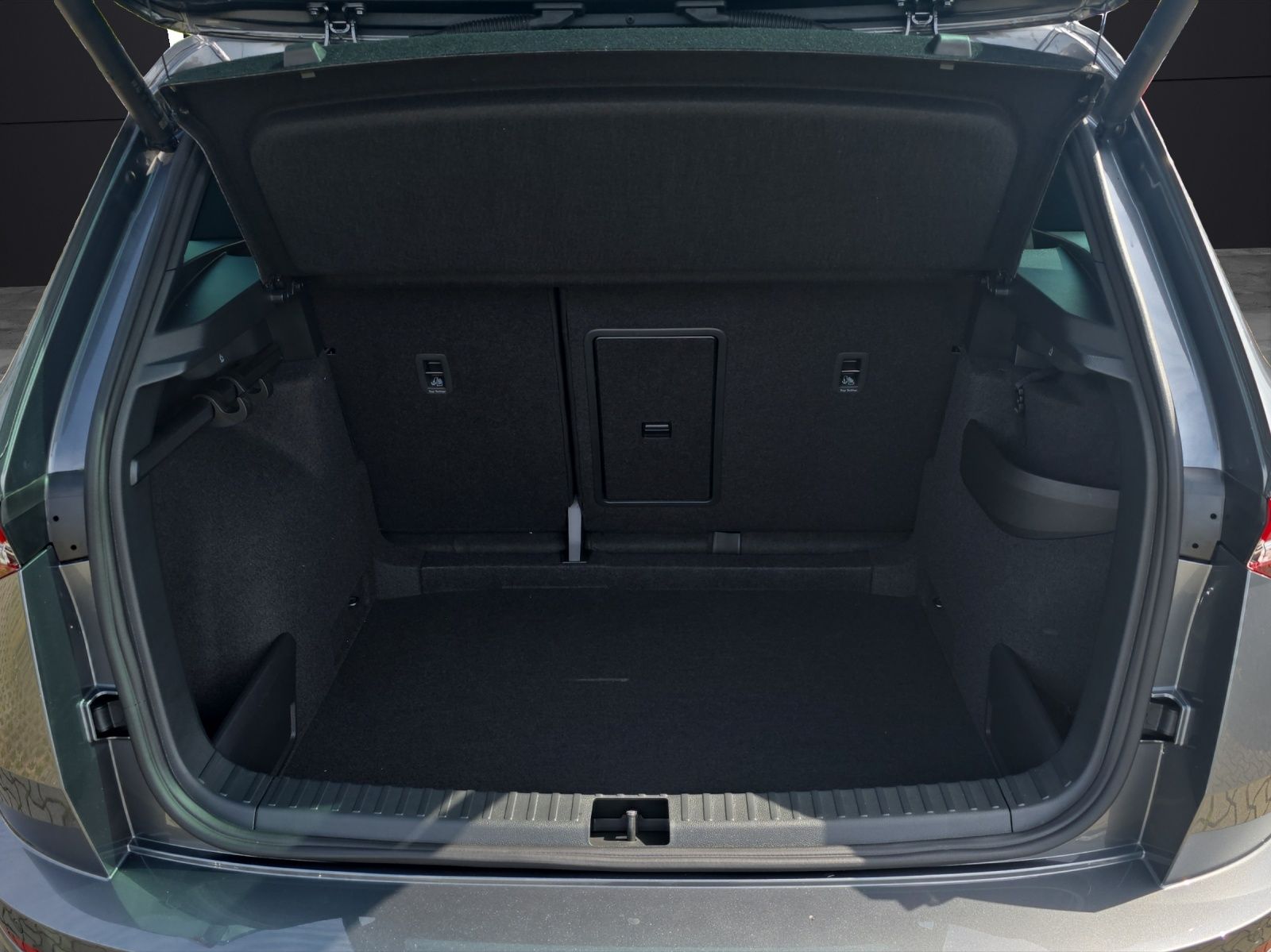 Fahrzeugabbildung SKODA Karoq Sportline 1.5 TSI DSG AHZ MATRIX NAVI ACC