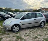 Ford Fiesta 1.2 16V 3p. Ghia Neopatentati - Ford Fiesta aus 2003: Ghia