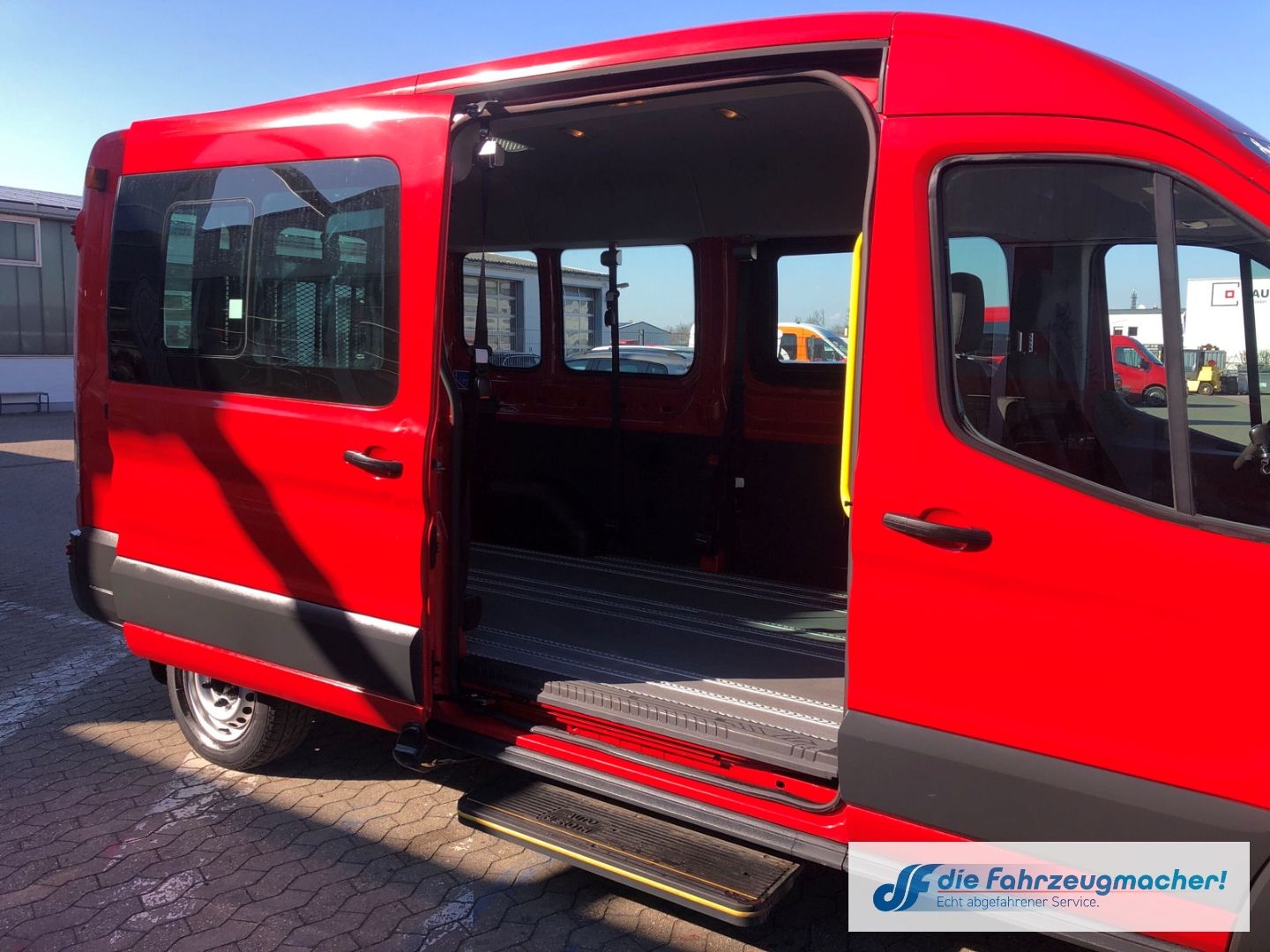 Fahrzeugabbildung Ford Transit Kombi 350 Behindertengerecht *4085