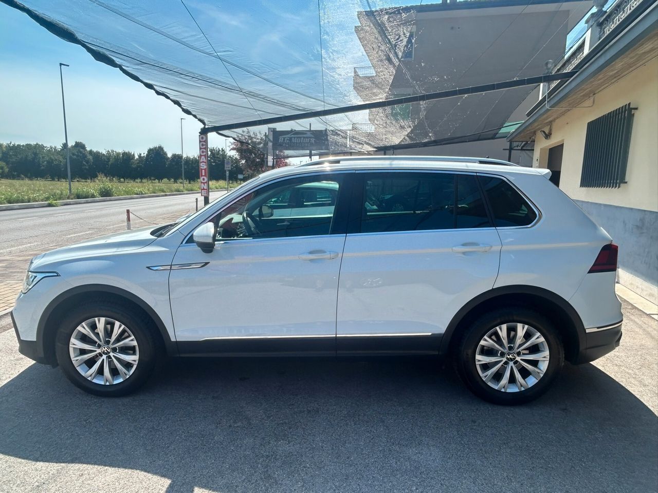 Volkswagen VW TIGUAN 2.0 TDI 150CV DSG Life - EURO6E imagem 3