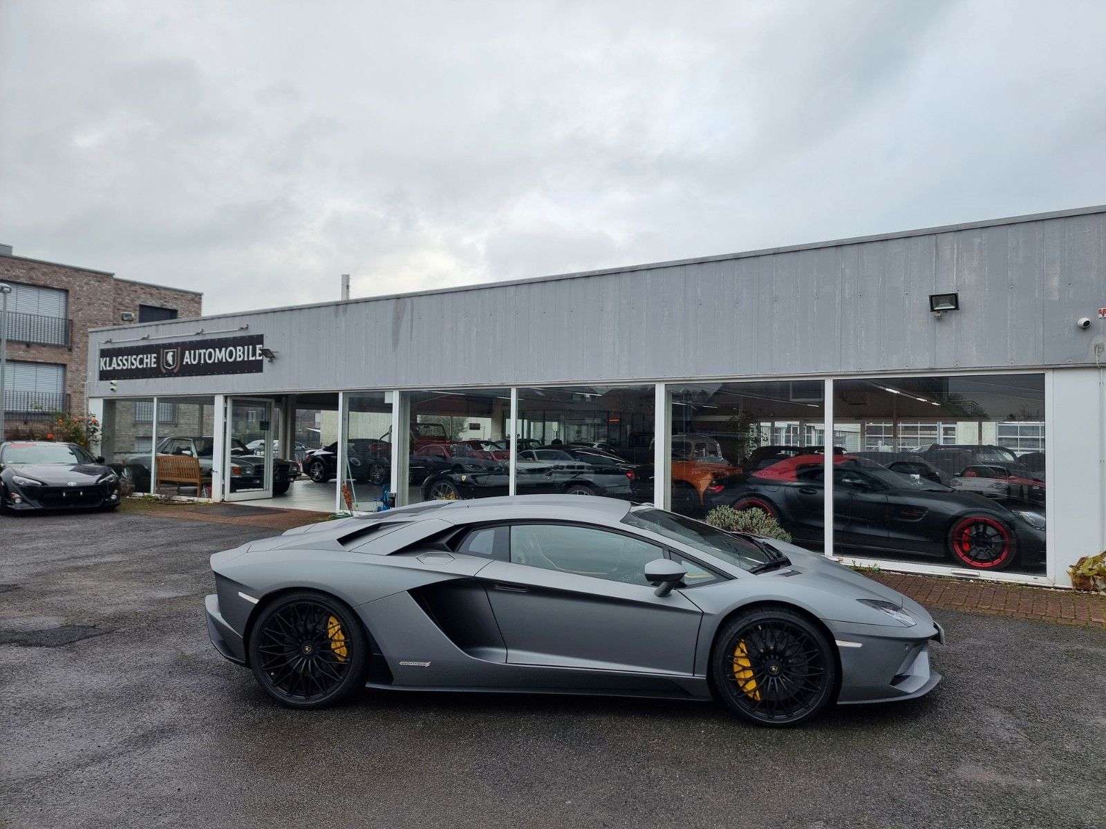 Fahrzeugabbildung Lamborghini Aventador S/Carbon/Lift/Matt/Gr. Service 11/25