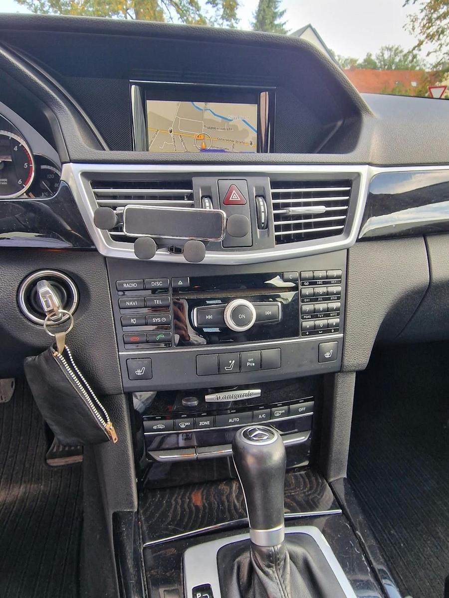 Mercedes-Benz E220 2011 — photo 9