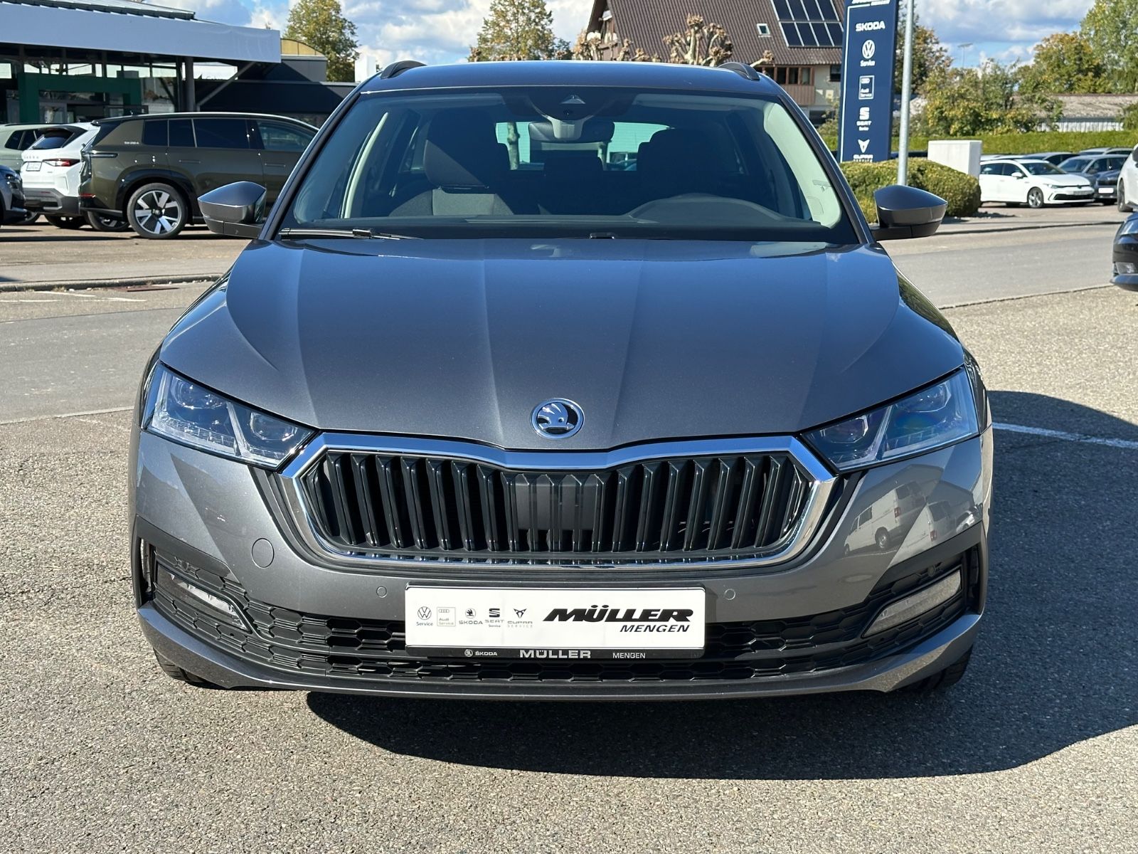 Skoda Octavia Combi Tour 2,0 TDI DSG AHK/NAVI/LED imagem 2
