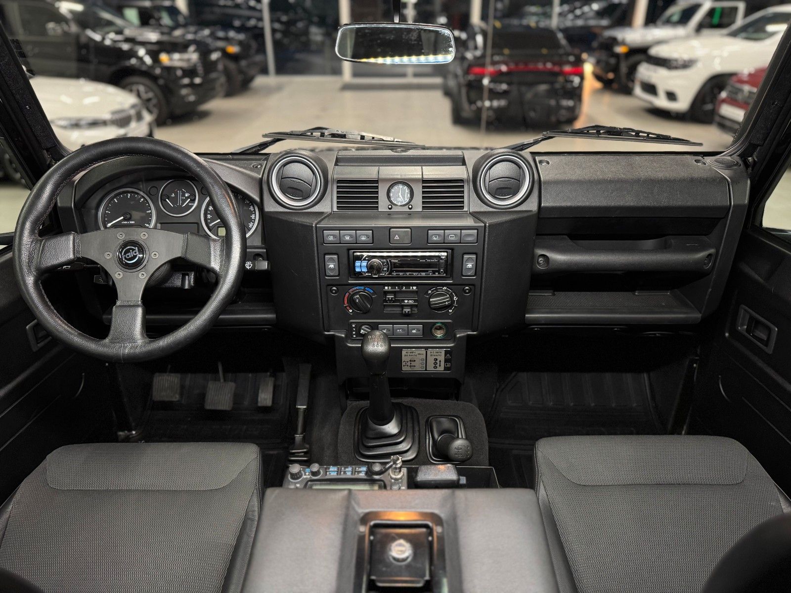 Fahrzeugabbildung Land Rover Defender 110 SE Station Wagon "Maxi-UMBAU"