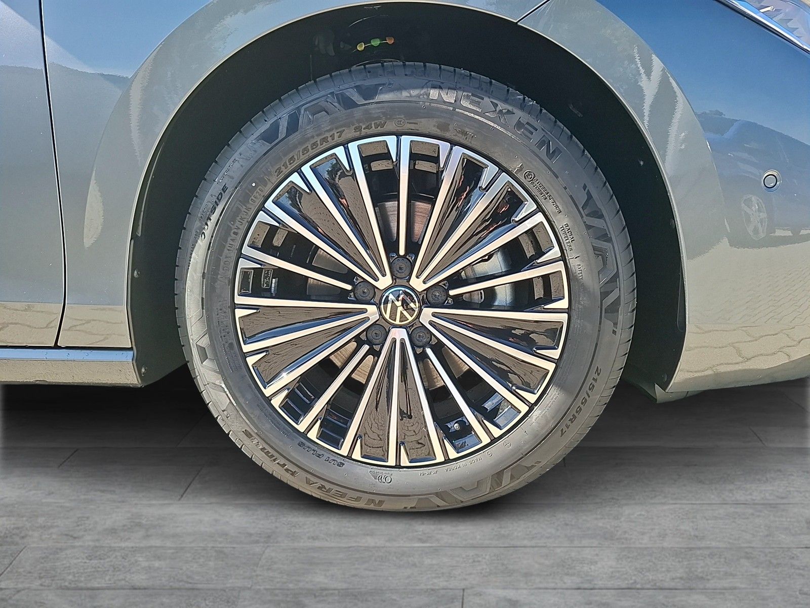 Fahrzeugabbildung Volkswagen Passat Variant TDI Elegance DSG Matrix AHK Navi