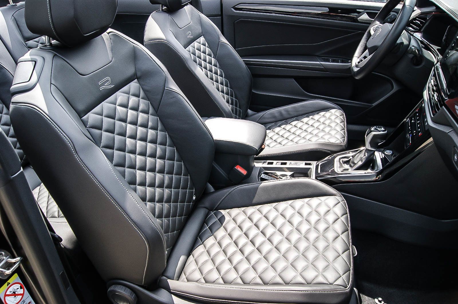 Fahrzeugabbildung Volkswagen T-Roc Cabriolet R-Line Edition Black limited 999