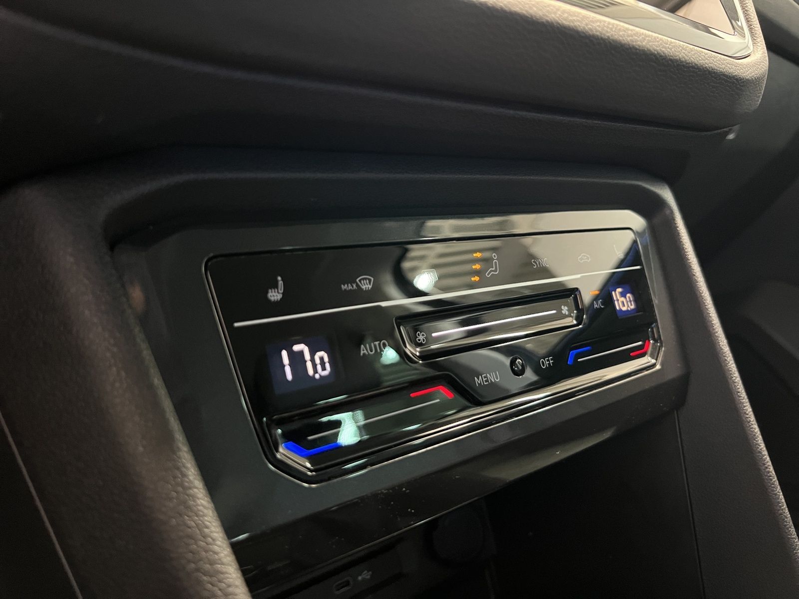 Tiguan Elegance 2.0 TSI DSG 4M ACC*AHK*Navi*Kame
