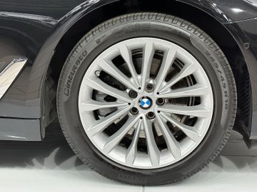 Fahrzeugabbildung BMW 520i Luxury Line Kamera HiFi Alarm Komfzg Panora