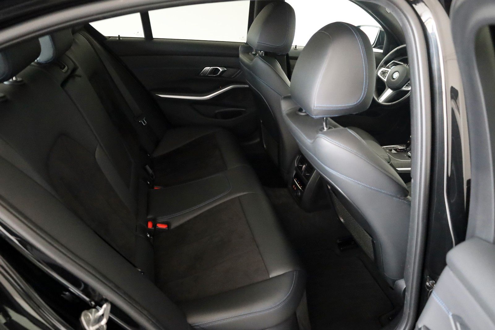 Fahrzeugabbildung BMW 320 i M Sport, T.Leder,Navi,LED,SH,Kamera