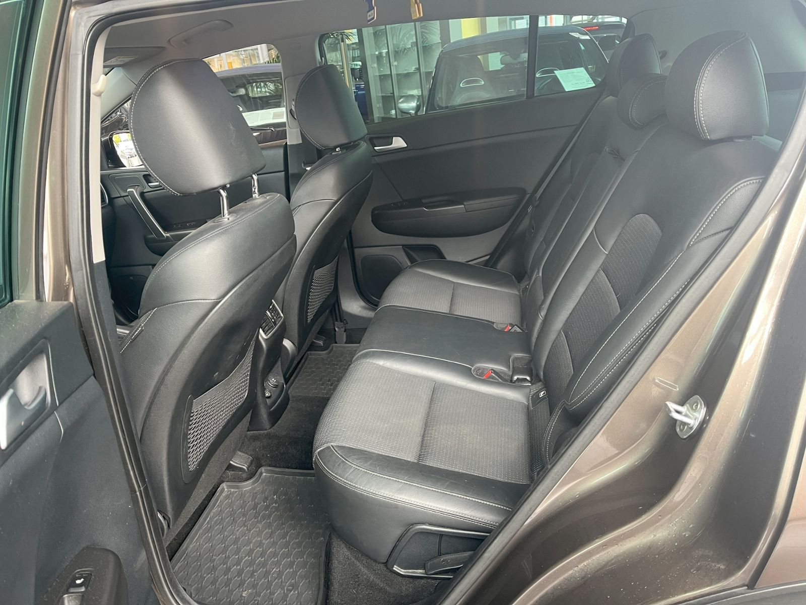 Fahrzeugabbildung Kia Sportage 2.0 CRDI AWD Spirit XEN NAV JBL 19"
