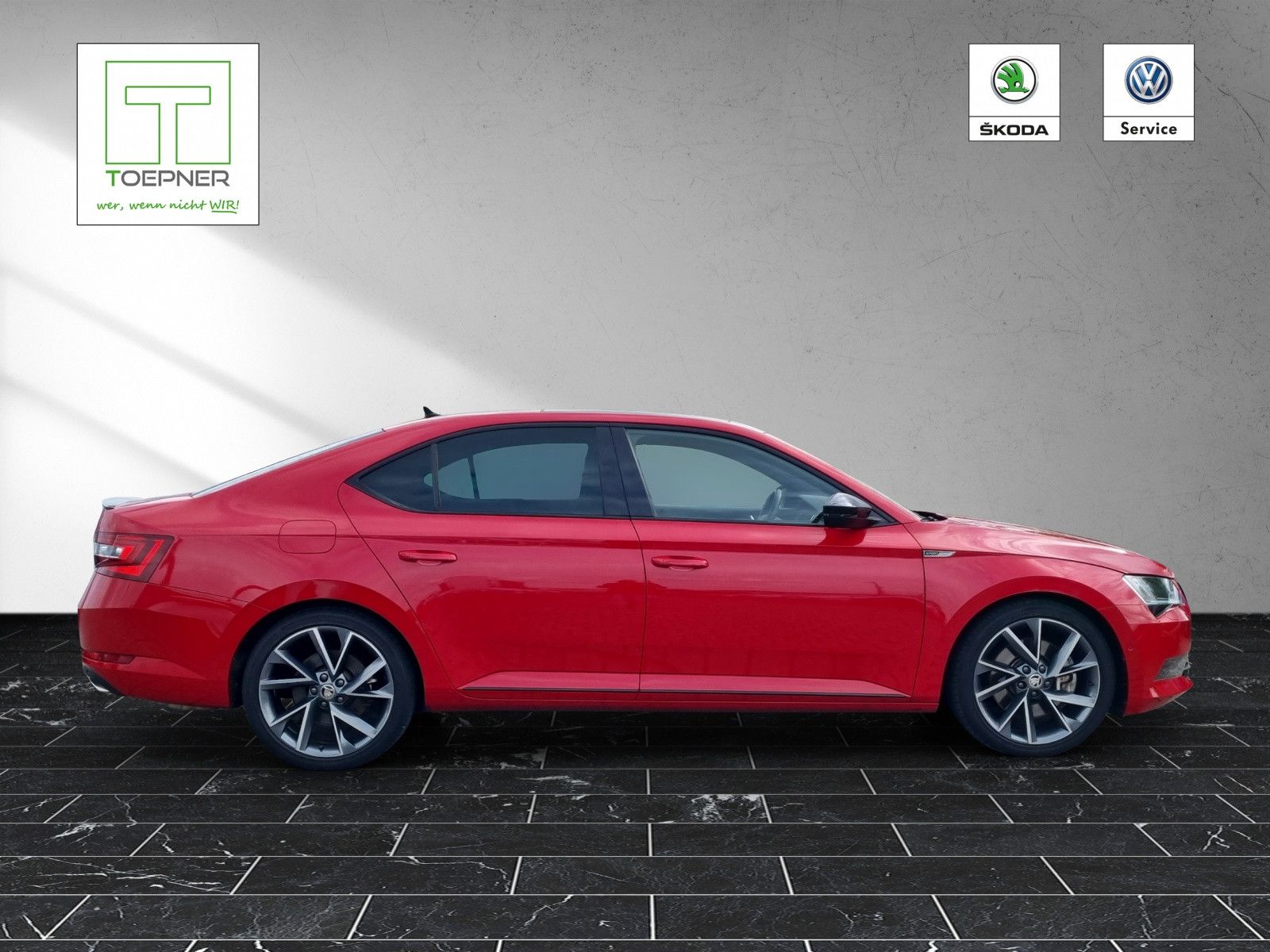 Fahrzeugabbildung SKODA Superb Lim. Sportline 4x4 2,0 TSI Pano Navi AHK