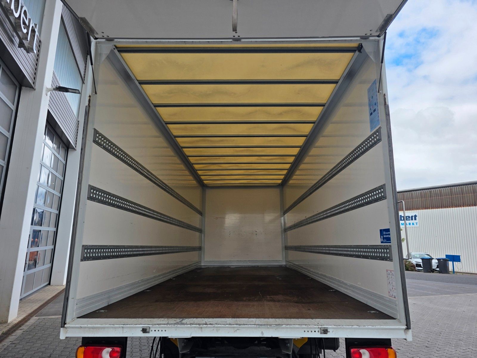 Fahrzeugabbildung Iveco Eurocargo ML120E25 LBW Palfinger 1.500kg