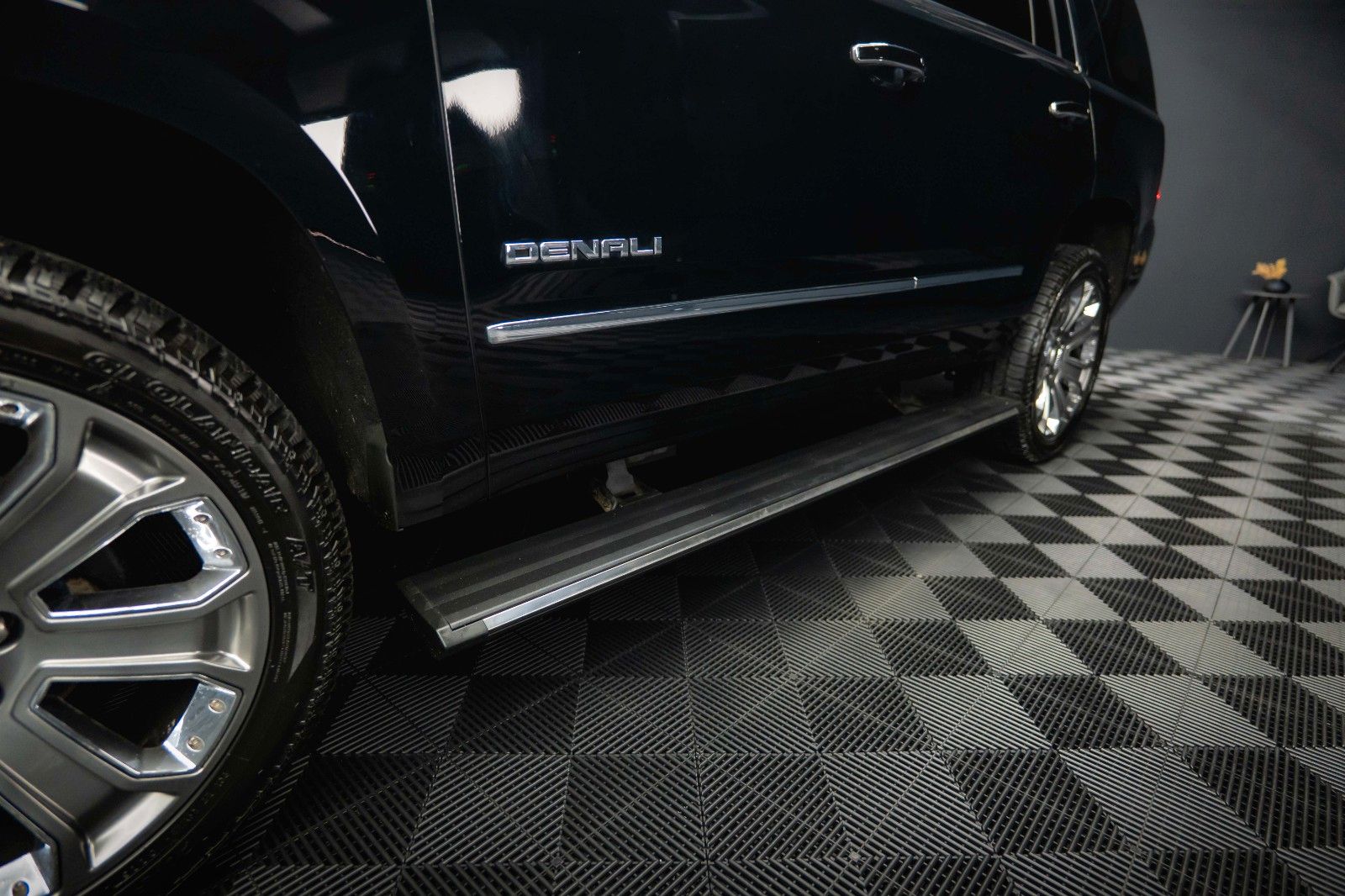 Fahrzeugabbildung GMC Yukon 6.2 V8 DENALI 4x4 LED *Unfallfrei*TV*ACC*