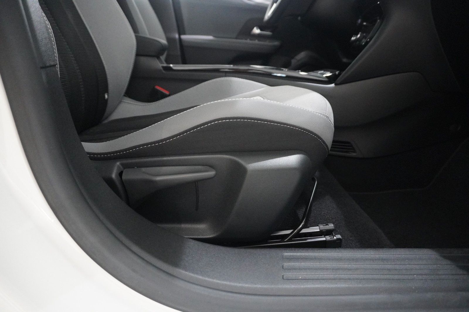 Fahrzeugabbildung Opel Mokka-e ELEGANCE 3-PHASIG NAVI/LED/KAMERA/DAB+