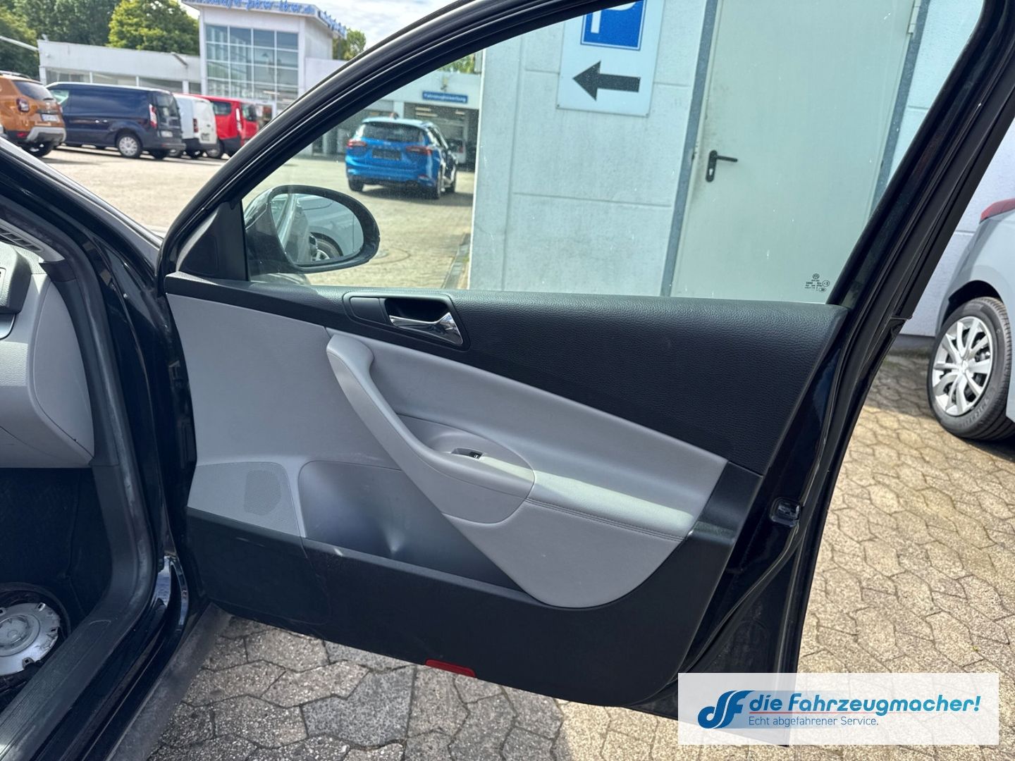 Fahrzeugabbildung Volkswagen Passat Variant Highline Navi Leder *EXPORT