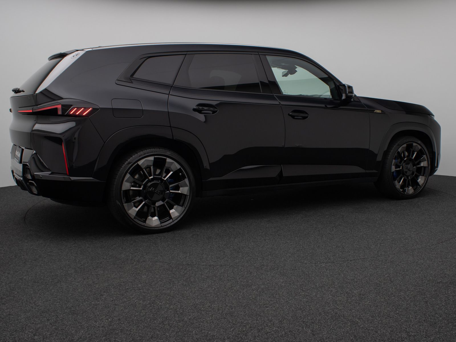 Fahrzeugabbildung BMW XM 360° HUD DAB B&W Massage SoftCl AHK 23Zoll