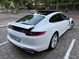 Porsche Panamera 4 Scheckheft, Deutsches Auto, Panorama - Porsche Panamera in Bonn