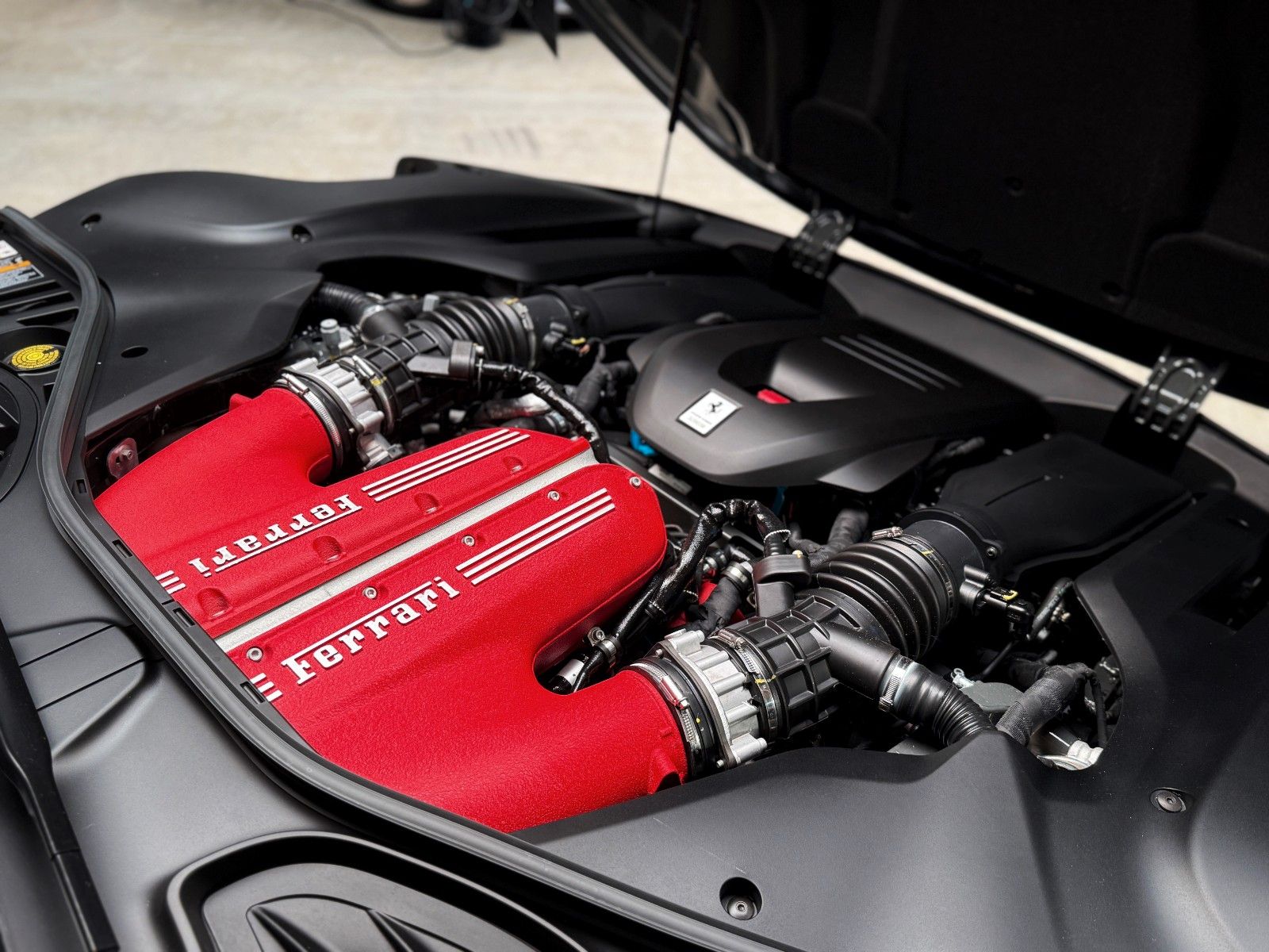 Fahrzeugabbildung Ferrari 12Cilindri + 1. Hand + 54 km + Carbon Exterieur