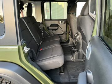 Jeep Wrangler - 12