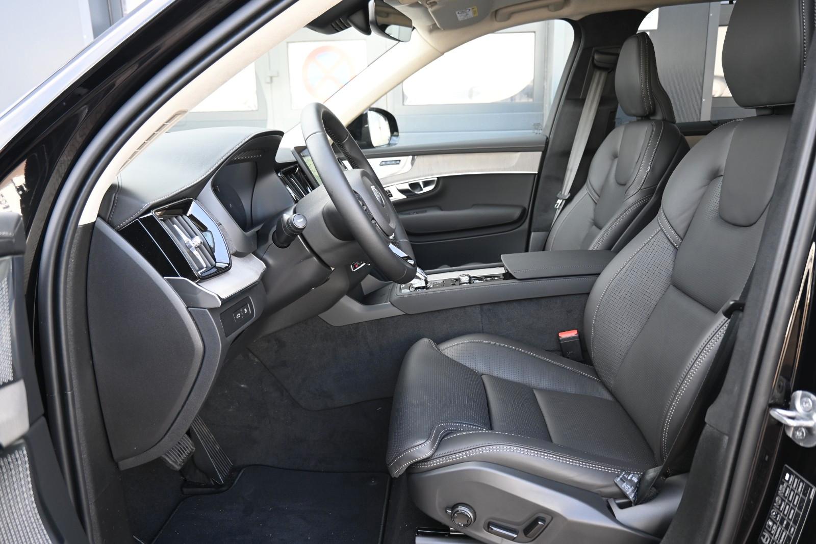 Volvo XC90 T8 AWD Ultra Dark Recharge Plug-In Hybrid
