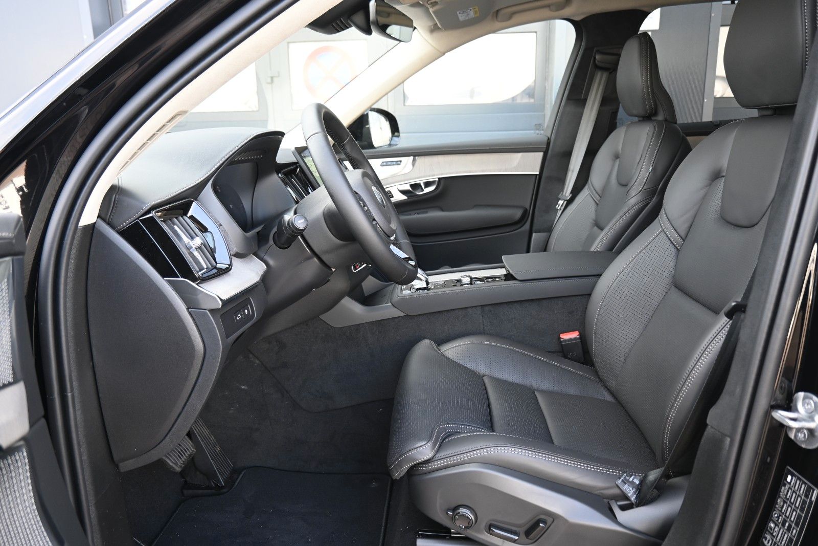 Fahrzeugabbildung Volvo XC90 T8 AWD Ultra Dark Recharge Plug-In Hybrid