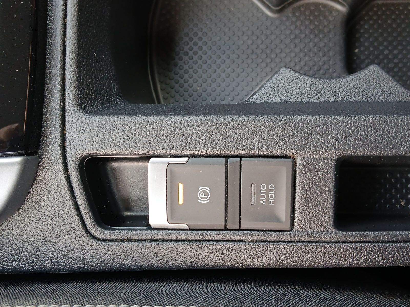 Fahrzeugabbildung Volkswagen T-Roc TSI Life DSG LED AHK Navi AID ACC RFK SH 1