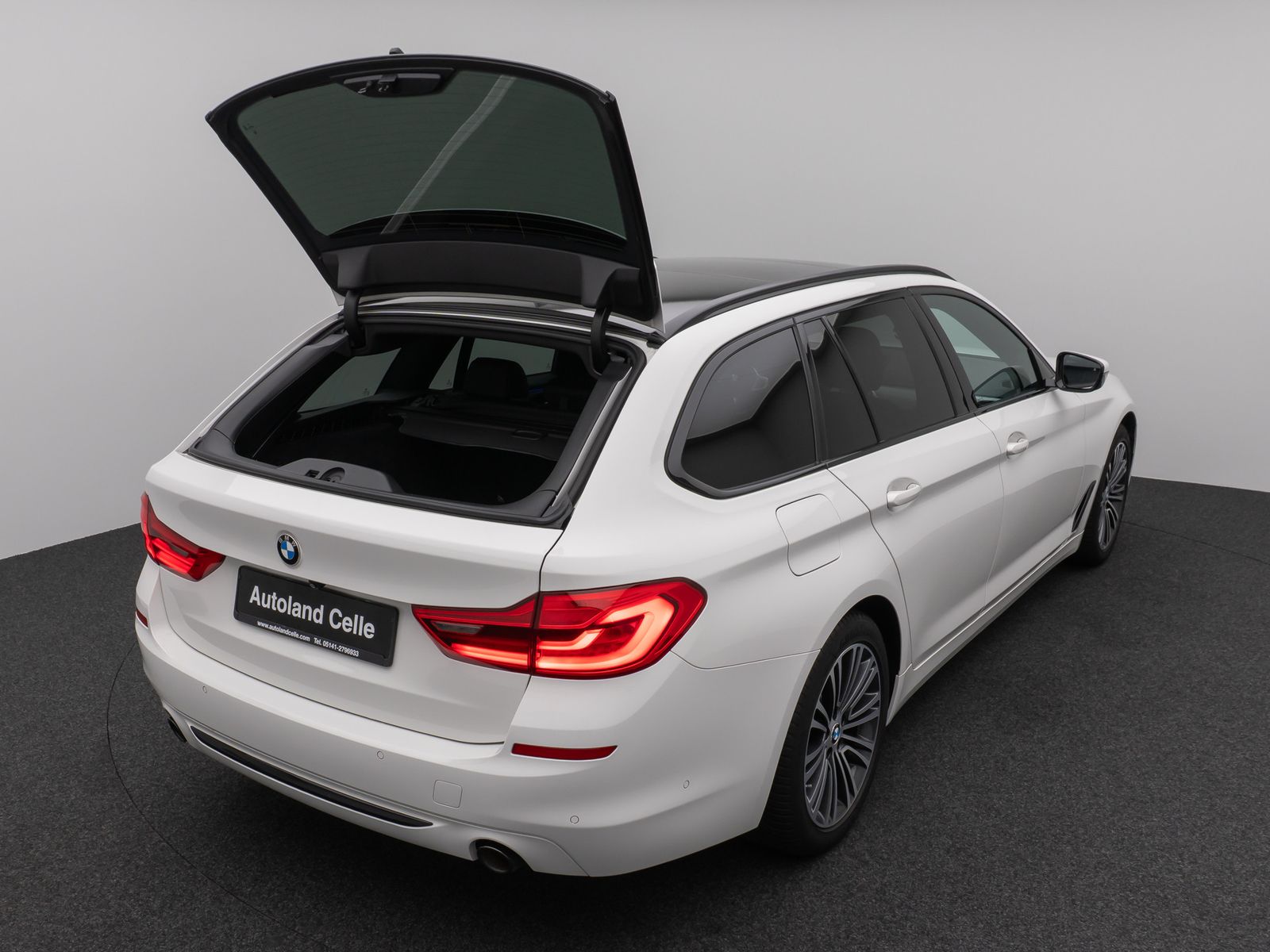 Fahrzeugabbildung BMW 520d Sport Line Kamera Panorama AHK HiFi Alarm