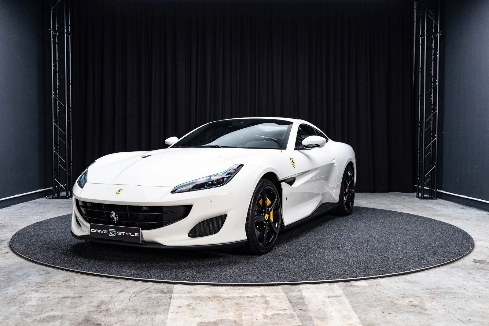 FERRARI Portofino 3.9 T V8 DCT · 5.660 km · Carbon-Lenk – Bild 10