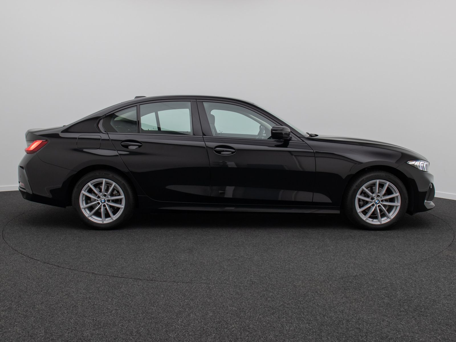 Fahrzeugabbildung BMW 318i DAB PDC Widscreen Geschwindigkeitsreg LED