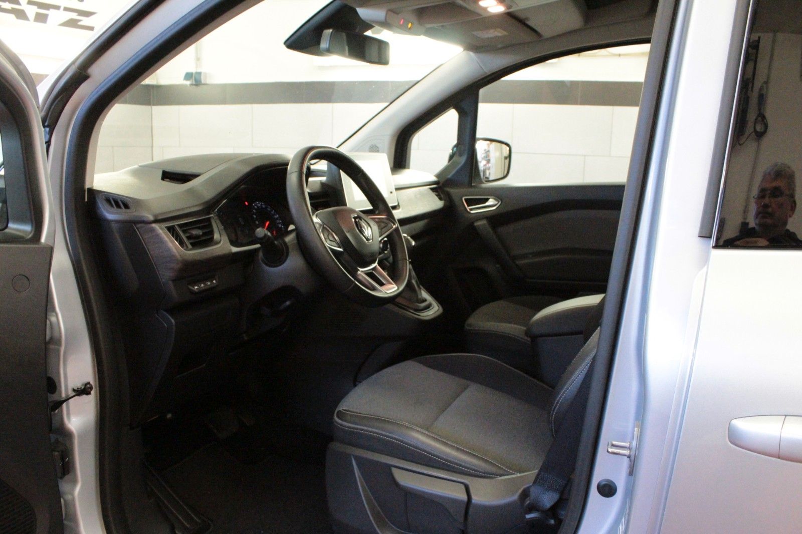 Fahrzeugabbildung Renault Kangoo Tce 130 EDC Techno*Sitzhzg*
