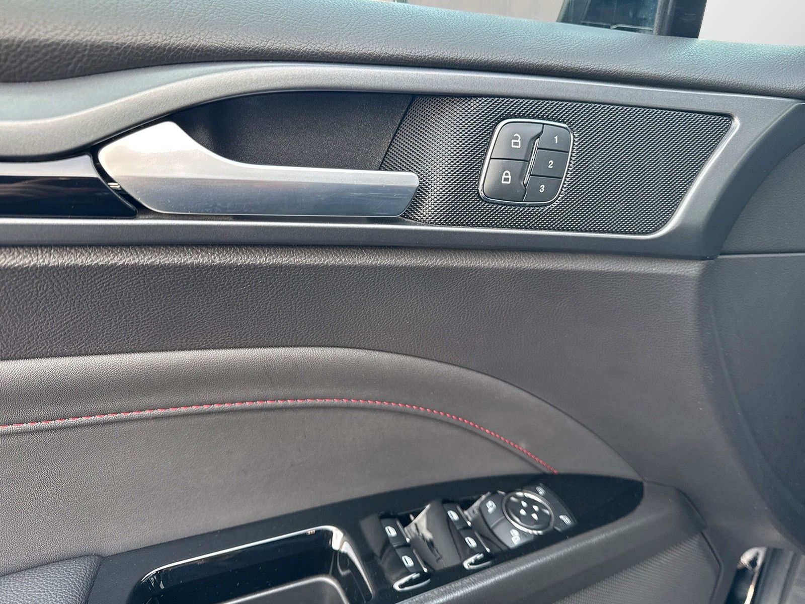 Fahrzeugabbildung Ford Mondeo Turnier ST-Line *Pano*LED*Kamera*Keyless*