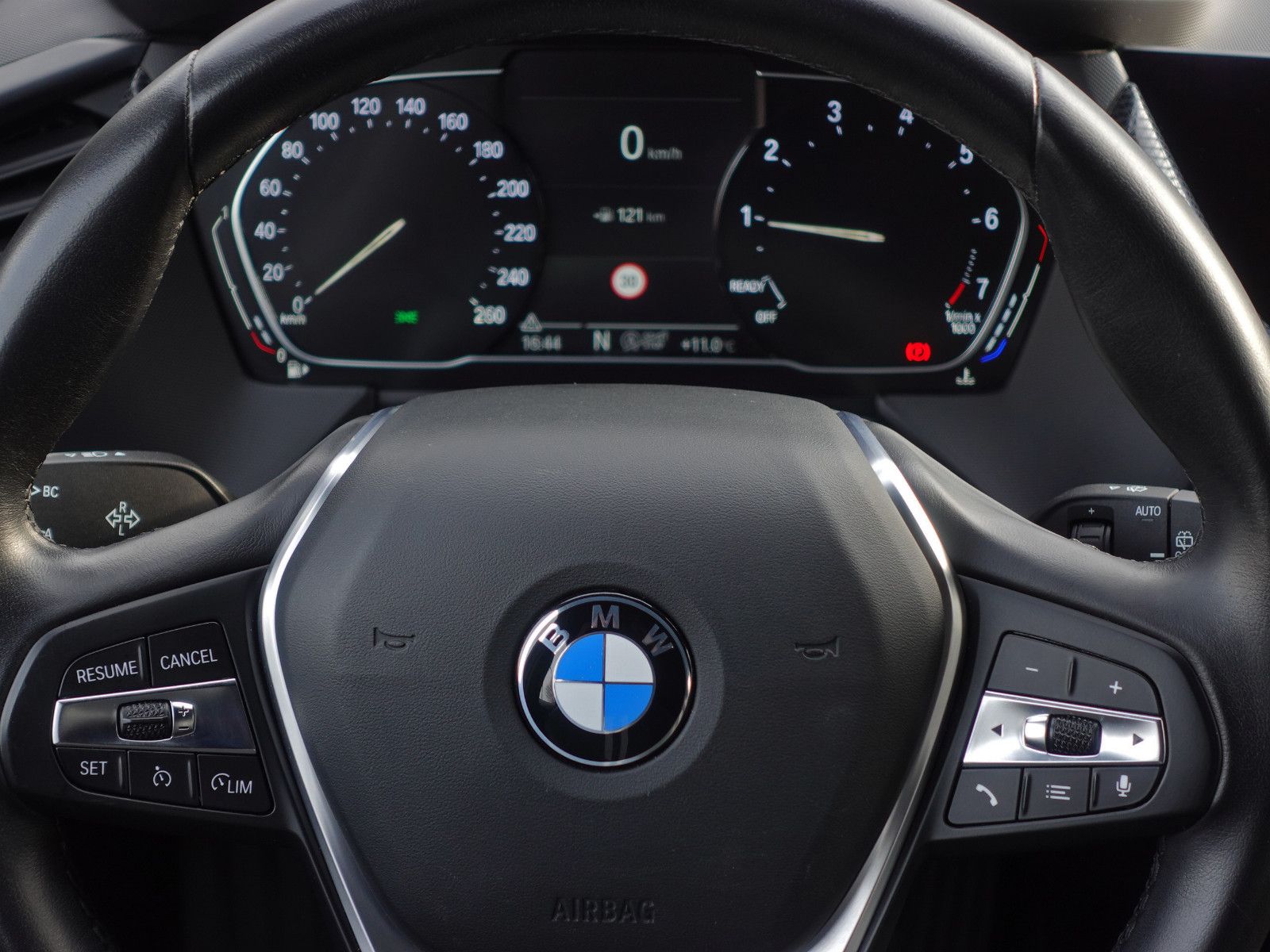 Fahrzeugabbildung BMW 118i Sport Line Navi CarPlay LED-Pkt.