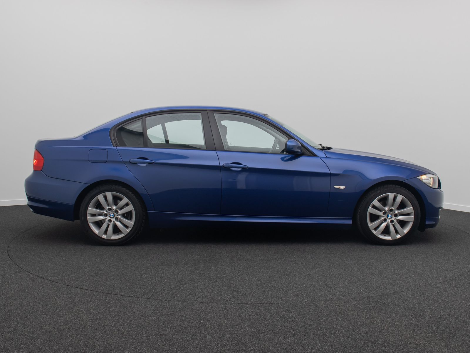 Fahrzeugabbildung BMW 318i Tempomat XenonPDC Komfort Sportsitz 17"WR