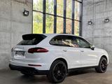 Porsche Cayenne Diesel Platinum Edition LED Pano Kamera - Geländewagen mit Anhängerkupplung