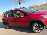 Peugeot 2008 Panoramadach, scheckheftgepflegt - Peugeot mit Diesel-Antrieb: Limousine, Schaltgetriebe