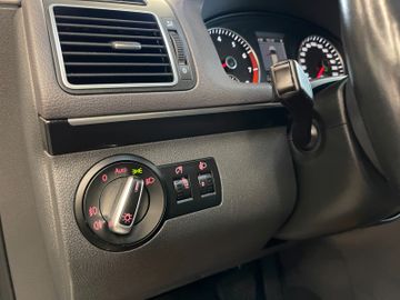 Volkswagen Touran Highline *PANO*SHZ*NAVI*PDC*TEMPOMAT*