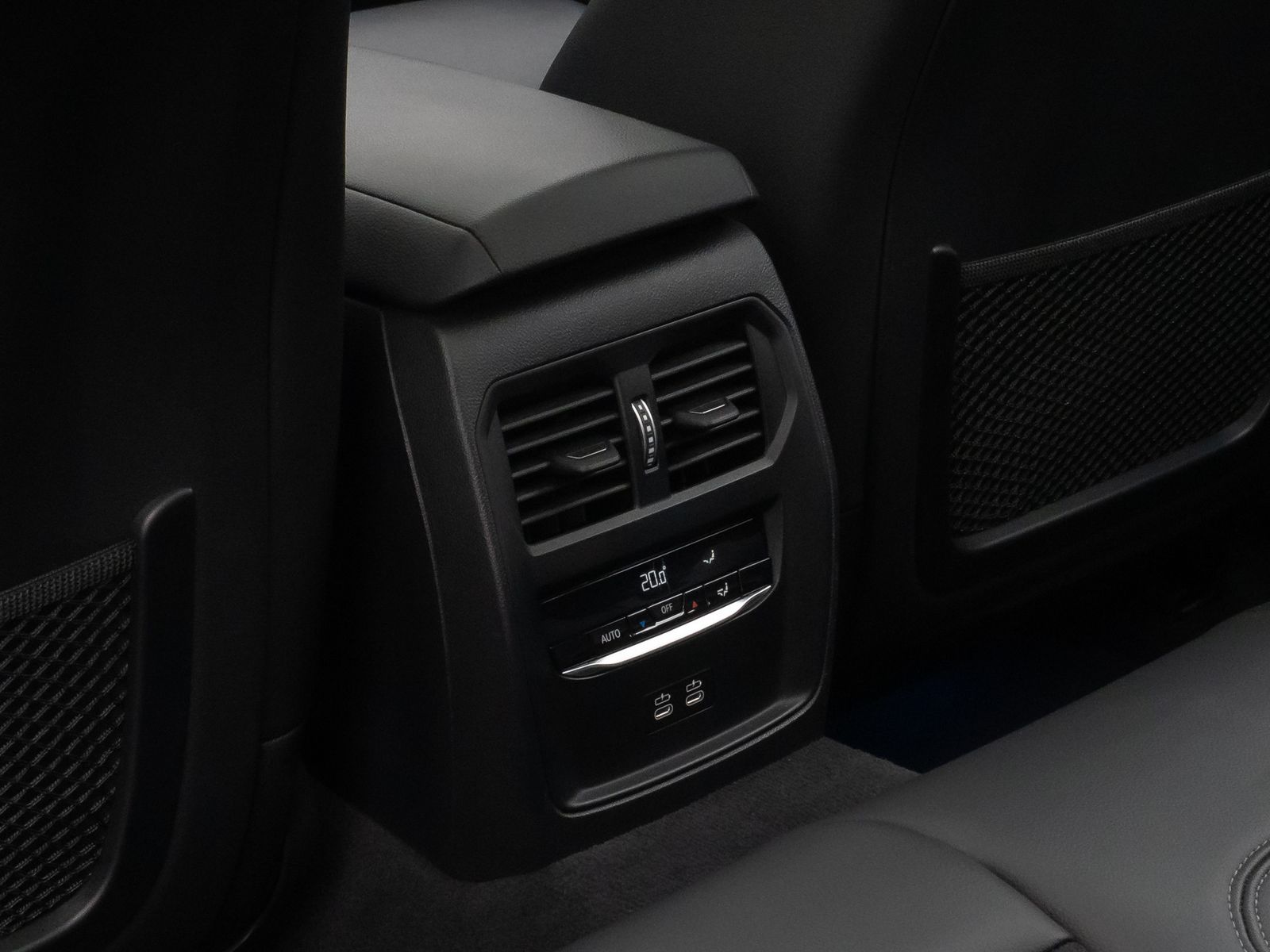 Fahrzeugabbildung BMW 330e xD SportLine Panorama Laser HUD DAB Komfort