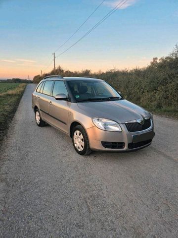 Skoda Fabia Kombi 1,2HTP STEUERKETTE NEU!!!