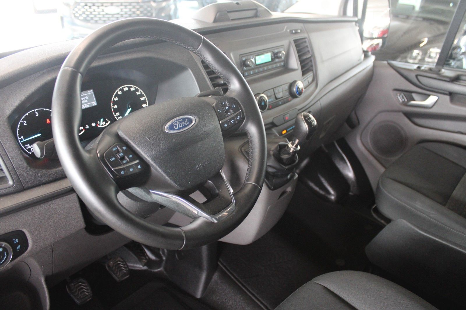 Fahrzeugabbildung Ford Transit Tourneo Custom TREND L2 MHEV 5-Sitze AHK