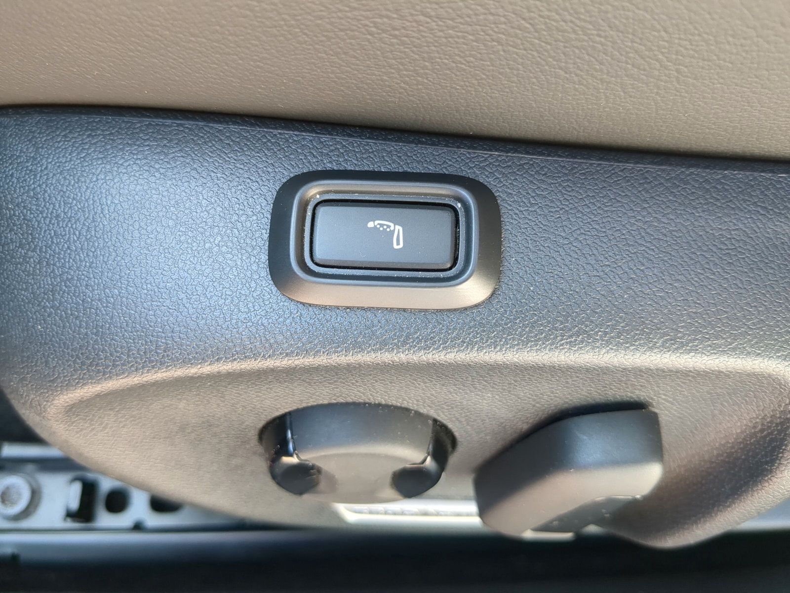 Fahrzeugabbildung Volkswagen Passat Variant 2.0 TDI Business AHK Kamera SHZ A