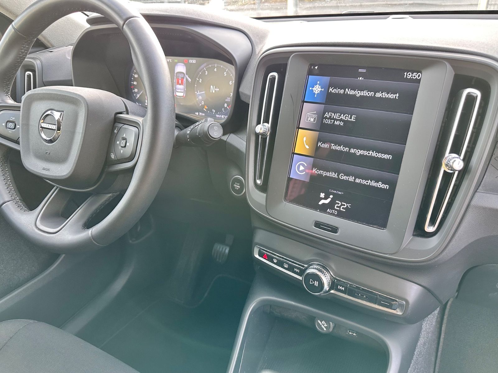 Fahrzeugabbildung Volvo XC40 MOMENTUM CORE 2WD*LED+1.HAND*