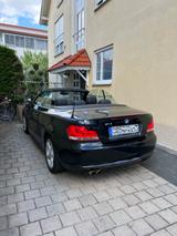BMW 118i Cabrio - - BMW 118 mit Benzin-Antrieb: Schwarz, Leder